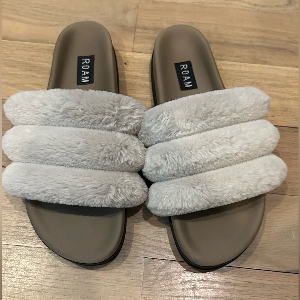 ROAM Women's Cozy Cream Slippers